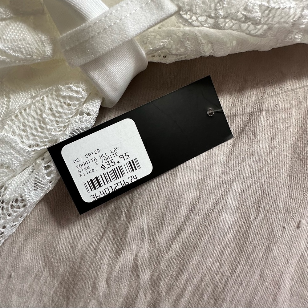 Youmita White Lace Robe Set - Picture 6 of 7